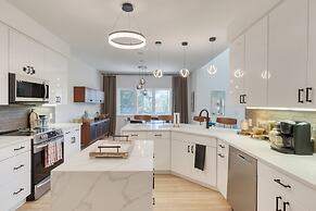 7min to Beach Private Patio on Golf Course Emerald Bay by Avantstay