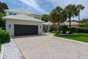 7min to Beach Private Patio on Golf Course Emerald Bay by Avantstay