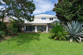 7min to Beach Private Patio on Golf Course Emerald Bay by Avantstay