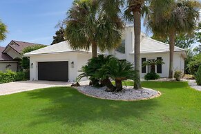 7min to Beach Private Patio on Golf Course Emerald Bay by Avantstay