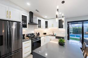 Calypso by Avantstay Entertainer s Paradise Pool Hot Tub Putting Green