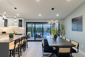 Calypso by Avantstay Entertainer s Paradise Pool Hot Tub Putting Green