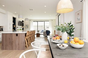 Pacific Villa by Avantstay Steps From Beach Luxurious Modern Indoor-ou