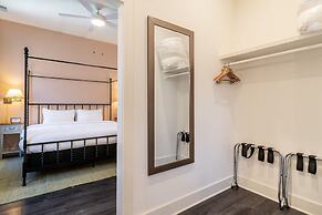 The Magnolia 5 by Avantstay Minutes to Downtown