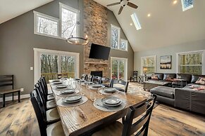 Bear Creek Bliss by Avantstay Sleeps 16 Game Room Deck Fire Pit