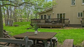 Mountain Hideout by Avantstay Game Room Deck