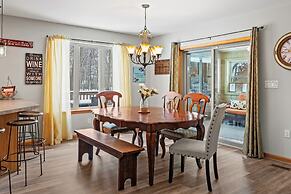 Mountain Hideout by Avantstay Game Room Deck