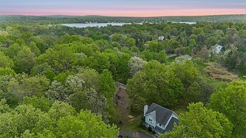 Mountain Hideout by Avantstay Game Room Deck