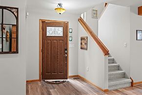 Mountain Hideout by Avantstay Game Room Deck