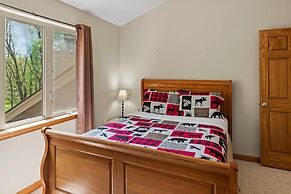 Mountain Hideout by Avantstay Game Room Deck