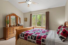 Mountain Hideout by Avantstay Game Room Deck