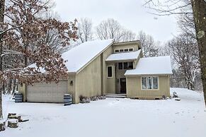 Mountain Hideout by Avantstay Game Room Deck