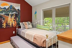 Mountain Hideout by Avantstay Game Room Deck