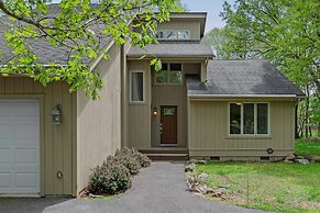 Mountain Hideout by Avantstay Game Room Deck