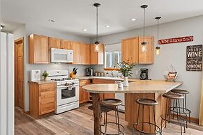 Mountain Hideout by Avantstay Game Room Deck