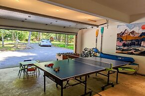 Mountain Hideout by Avantstay Game Room Deck