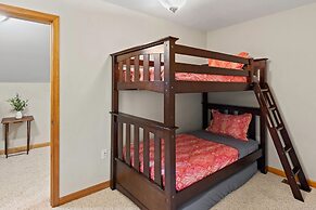 Mountain Hideout by Avantstay Game Room Deck