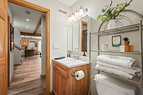 Mountain Hideout by Avantstay Game Room Deck