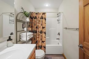 Mountain Hideout by Avantstay Game Room Deck