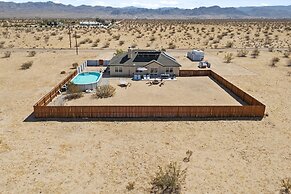 Casa De Kota by Avantstay Pool Firepit Games Secluded Chic