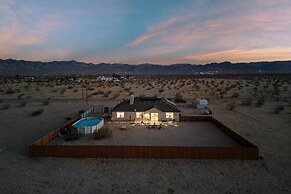 Casa De Kota by Avantstay Pool Firepit Games Secluded Chic