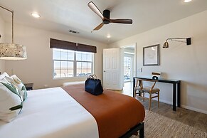 Casa De Kota by Avantstay Pool Firepit Games Secluded Chic