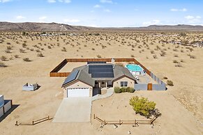 Casa De Kota by Avantstay Pool Firepit Games Secluded Chic