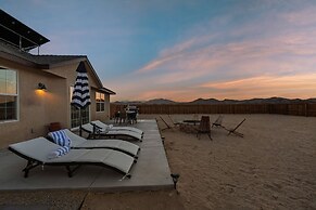 Casa De Kota by Avantstay Pool Firepit Games Secluded Chic