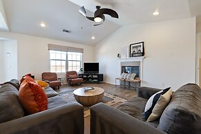 Casa De Kota by Avantstay Pool Firepit Games Secluded Chic