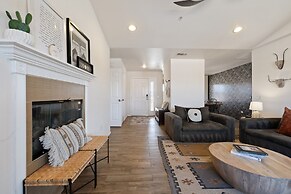 Casa De Kota by Avantstay Pool Firepit Games Secluded Chic