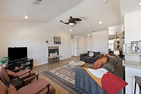 Casa De Kota by Avantstay Pool Firepit Games Secluded Chic