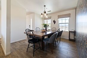 Casa De Kota by Avantstay Pool Firepit Games Secluded Chic