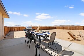 Casa De Kota by Avantstay Pool Firepit Games Secluded Chic