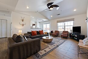 Casa De Kota by Avantstay Pool Firepit Games Secluded Chic