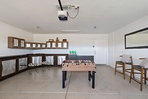 Casa De Kota by Avantstay Pool Firepit Games Secluded Chic