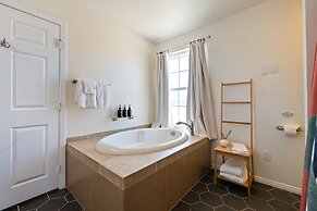 Casa De Kota by Avantstay Pool Firepit Games Secluded Chic