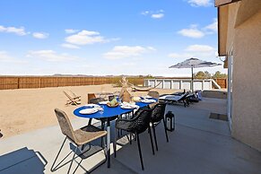 Casa De Kota by Avantstay Pool Firepit Games Secluded Chic