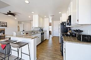 Casa De Kota by Avantstay Pool Firepit Games Secluded Chic