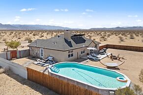 Casa De Kota by Avantstay Pool Firepit Games Secluded Chic