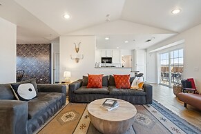 Casa De Kota by Avantstay Pool Firepit Games Secluded Chic