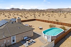 Casa De Kota by Avantstay Pool Firepit Games Secluded Chic