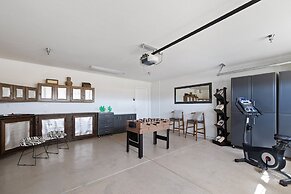 Casa De Kota by Avantstay Pool Firepit Games Secluded Chic