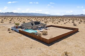 Casa De Kota by Avantstay Pool Firepit Games Secluded Chic