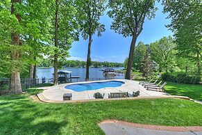 Lucky s Lake House by Avantstay Private Lake Bar