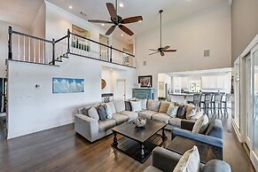 Lucky s Lake House by Avantstay Private Lake Bar