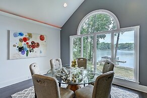 Lucky s Lake House by Avantstay Private Lake Bar