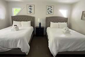 Lucky s Lake House by Avantstay Private Lake Bar