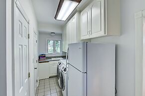 Lucky s Lake House by Avantstay Private Lake Bar