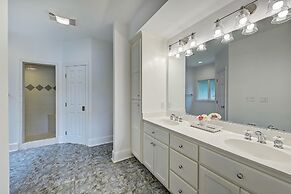 Lucky s Lake House by Avantstay Private Lake Bar