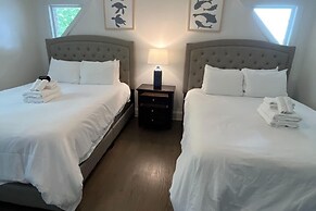 Lucky s Lake House by Avantstay Private Lake Bar